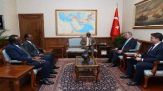 Milli Savunma Bakanı Akar, Büyükelçileri kabul etti