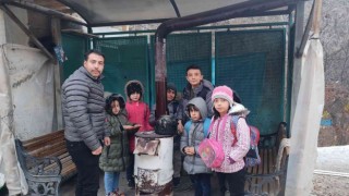 Minibüs durağına soba kurdular: Hem durak hem köy evi