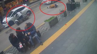 Motosikletin kadına çarpma anı kamerada
