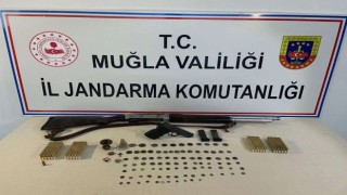 Muğlada hazine avcısına jandarma baskını