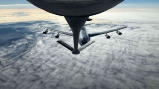 NATOya ait E-3A AWACS uçağına yakıt ikmali