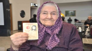 Oğlu sürpriz yaptı, 105 yaşında uçağa bindi