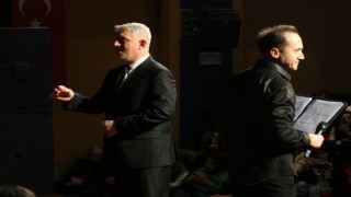 Öğretmen ve öğrencilerden Türk Halk Müziği dinletisi