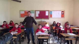 Okulda öğretmen, camide imam