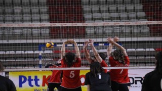 Okullar arası voleybolda 35 takım mücadele ediyor