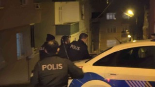 Önce evinin banyosunda ateş yaktı, sonra çatıya çıktı
