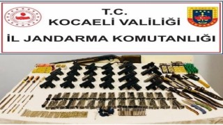 Onlarca tabanca, yüzlerce fişek ele geçirildi
