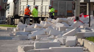 Orduda tırdan yola dökülen gaz beton, trafiği aksattı