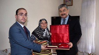 Osmaniye Valisi Erdinç Yılmaz, şehit ailesini evinde ziyaret etti