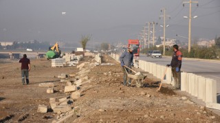 Osmaniye'de Karaçay Deresi Kenarına Yeni Yürüyüş Ve Bisiklet Yolları Yapılıyor