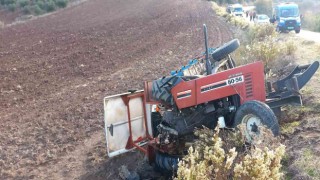 Osmaniyede otomobil ile traktör çarpıştı sürücüler yaralandı