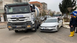 Otomobil ile beton mikseri çarpıştı: 1 yaralı