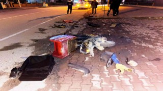 Otomobil ile motosikletli kurye çarpıştı, kaza kameraya yansıdı