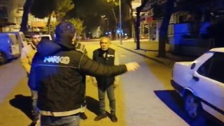 Otomobilde uyuşturucu ile yakalanan 2 zehir taciri tutuklandı