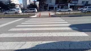 Otomobilin çarptığı kişi metrelerce savrularak hayatını kaybetti