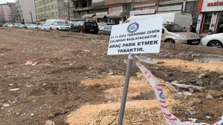 Otopark olarak kullanılmaya başlayan Kurtuluş Kapalı Pazar yerinde araç parkı yasaklandı