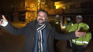 (Özel) Alkollü arkadaşına ceza yağdı, o ise mini konser verdi