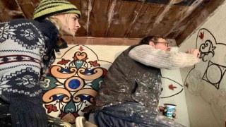 (ÖZEL) Baba ve kız birlikte nakkaşlık sanatını yaşatıyorlar