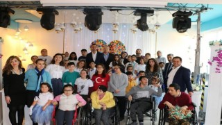 Özel çocuklara ve yaşlı hastalara kaybolma ihtimaline karşı sevgi izi dövmesi
