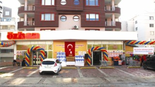Özhan 51inci mağazasını Cumhuriyet Mahallesine açtı