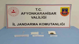Park halinde duran otomobilden uyuşturucu çıktı