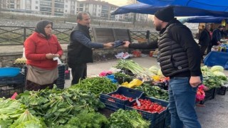 Pazarcı esnafına bere dağıttılar