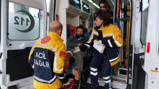 Polis memuru kendini bıçaklayan şahsı vurdu