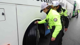 Polis, yolcu otobüslerini tek tek durdurdu...51 sürücüye ceza kesildi