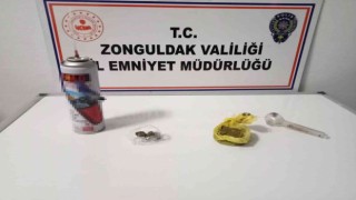 Polisin aradığı şüphelinin üzerinden uyuşturucu çıktı