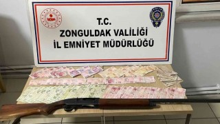 Polisten ikamette kumar oynayan 3 şüpheliye 5 bin 457 lira ceza