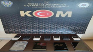 Polisten kaçak telefonu geçit yok