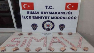 Polisten kaçan araçtan yüklü miktarda uyuşturucu hap çıktı