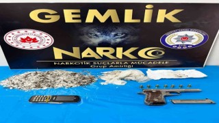 Polisten kaçan otomobilde uyuşturucu çıktı