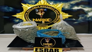 Polisten kaçan şüpheli araçtan 5 kilogram esrar çıktı