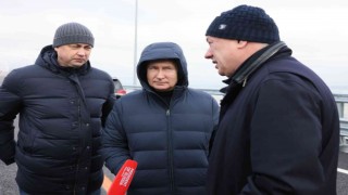 Putin saldırı sonrası onarılan Kırım Köprüsünü ziyaret etti