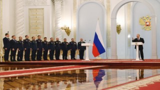 Putin'den Ukrayna'da görev yapan askerlere Altın Yıldız madalyası