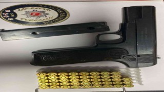 Ruhsatsız tabanca ve 43 adet mermiyle yakalandı