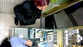 Sahte bilezik satarak sırra kadem bastı, tekrar gelince yakalandı