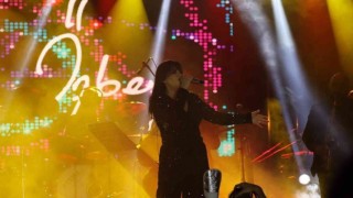 Sanatçı Merve Özbey, Dörtyolda konser verdi