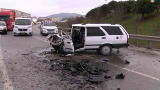Sancaktepede iki araç kafa kafaya çarpıştı, otomobil kağıt gibi ezildi