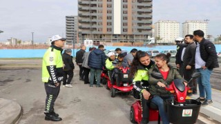 Şanlıurfada engelli çocuklar polis eşliğinde araç sürdü