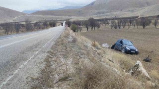 Şarampole giren otomobilde 3 kişi yaralandı