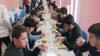 Sarayda 327 öğrenciye öğle yemeği hizmeti