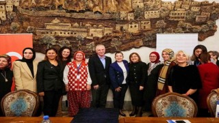 Seçilmiş kadınlar ilklerin kadını Fatma Şahin ile buluştu