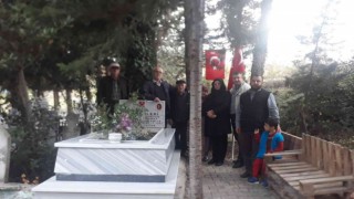 Şehit asker kabri başında anıldı