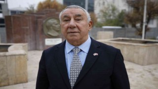 Serdar Ünsal, Dünya Azerbaycan Türkleri dayanışma gününde Karabağda 3 renkli Azerbaycan bayrağı dalgalanıyor