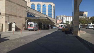 Siirtte 7nci kattan düşen genç kadın ağır yaralandı