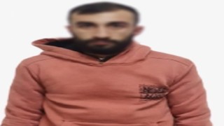Silah zoruyla bir vatandaşın cep telefonu ve cüzdanını çalan 3 şahıstan 2si yakalandı