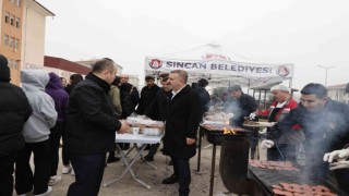 Sincan Belediyesinden öğrencilere sucuk ekmek ikramı