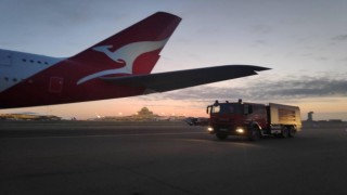 Singapur-Londra uçağı Baküye acil iniş yaptı